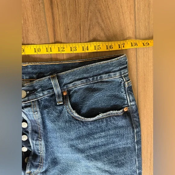 Levis 501 Premium Jeans Womens 33x29 Medium Wash Original Fit Button Fly 'Big E' - Picture 2 of 12